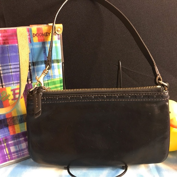 Dooney & Bourke Florentine Lg. Slim Wristlet in Black 🔥 - Picture 2 of 7